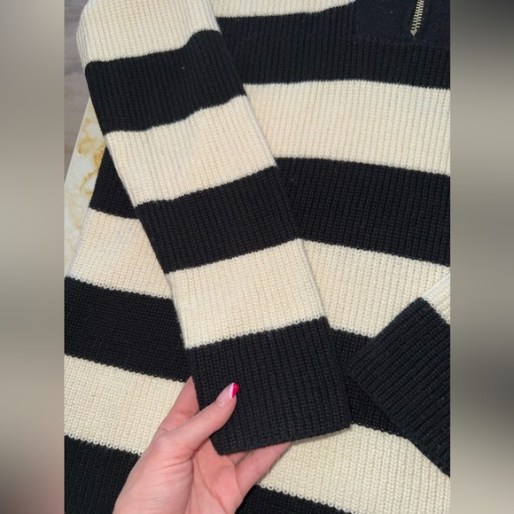 🏷️ 🛍️ NWOT Express Black & White Striped Ribbed 1/4 Zip Knit Sweater 🏷️ 🛍️ - Picture 4 of 8